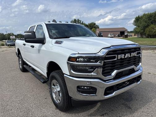 PW7 Bright White Clear Coat 2026 RAM 2500 Tradesman Crew Cab 4x4 6'4' Box