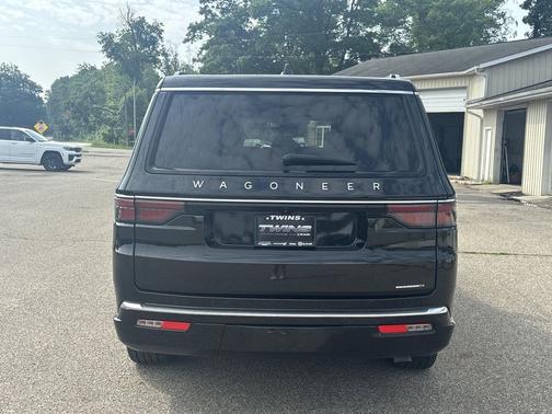 Diamond Black Crystal Pearlcoat 2024 Jeep Wagoneer L Series II 4x2