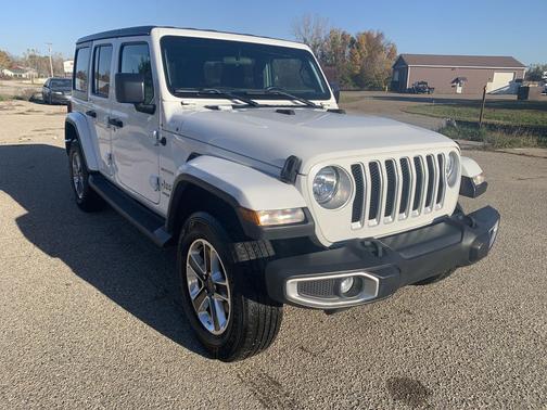 Bright White Clearcoat 2018 Jeep Wrangler Unlimited Sahara