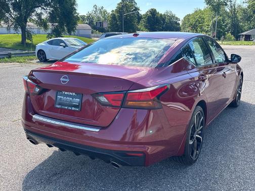 Scarlet Ember Tintcoat 2023 Nissan Altima SR FWD
