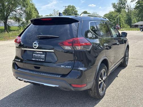 Magnetic Black 2018 Nissan Rogue SL