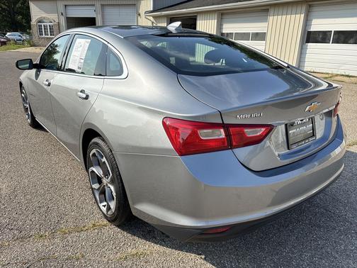 Sterling Gray Metallic 2023 Chevrolet Malibu FWD 1LT
