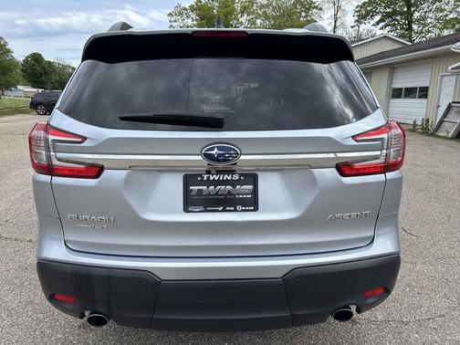 Ice Silver Metallic 2025 Subaru Ascent Premium 7-Passenger