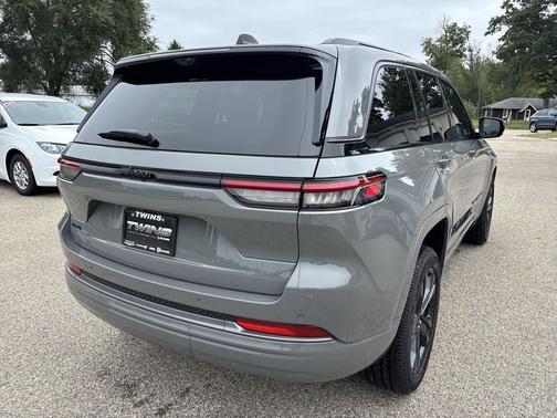 Sting-Gray Clearcoat 2027 Jeep Grand Cherokee Limited
