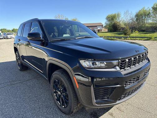 Diamond Black Crystal Pearlcoat 2026 Jeep Grand Cherokee Altitude