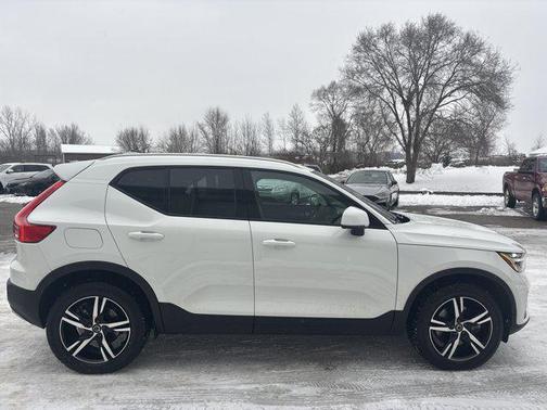 2023 Volvo XC40 B5 Core