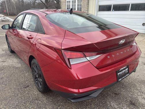 2022 Hyundai ELANTRA SEL