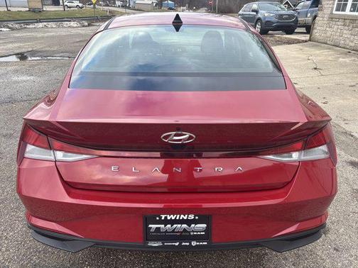 2022 Hyundai ELANTRA SEL
