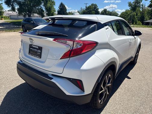 Blizzard Pearl 2019 Toyota C-HR XLE