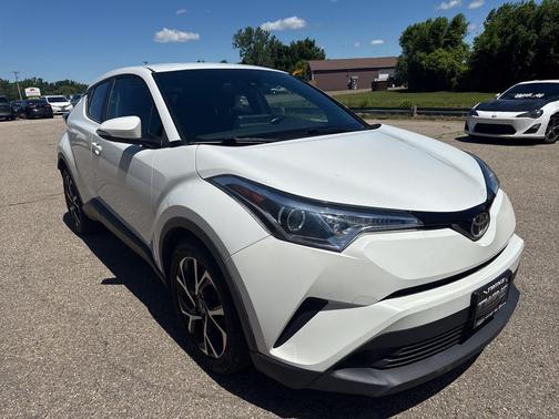 Blizzard Pearl 2019 Toyota C-HR XLE