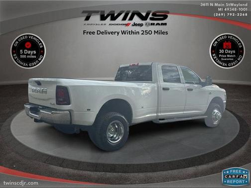 Bright White Clearcoat 2026 RAM 3500 Tradesman Crew Cab 4x4 8' Box