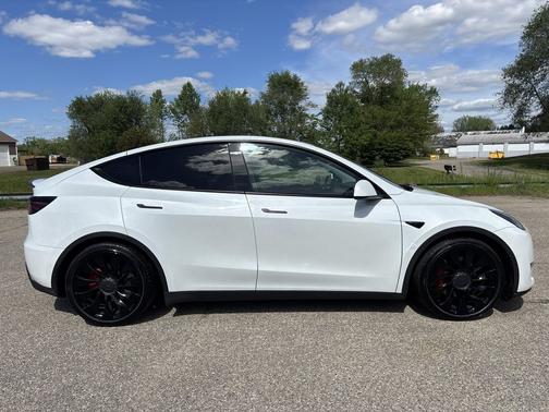Pearl White Multi-Coat 2022 Tesla Model Y Performance Dual Motor All-Wheel Drive