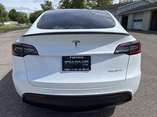 Pearl White Multi-Coat 2022 Tesla Model Y Performance Dual Motor All-Wheel Drive