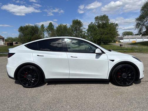 Pearl White Multi-Coat 2022 Tesla Model Y Performance Dual Motor All-Wheel Drive