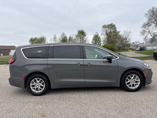 Ceramic Gray Clearcoat 2023 Chrysler Pacifica Touring L