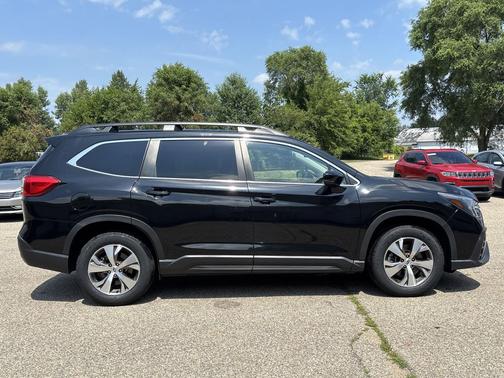 Crystal Black Silica 2024 Subaru Ascent Premium 7-Passenger