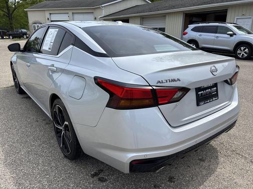 Brilliant Silver Metallic 2024 Nissan Altima SR FWD