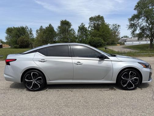 Brilliant Silver Metallic 2024 Nissan Altima SR FWD