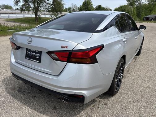 Brilliant Silver Metallic 2024 Nissan Altima SR FWD