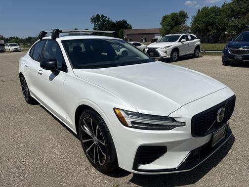 Crystal White Metallic 2023 Volvo S60 Recharge Plug-In Hybrid T8 Plus Dark Theme