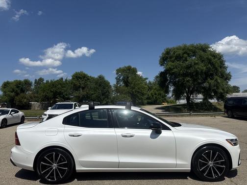 Crystal White Metallic 2023 Volvo S60 Recharge Plug-In Hybrid T8 Plus Dark Theme