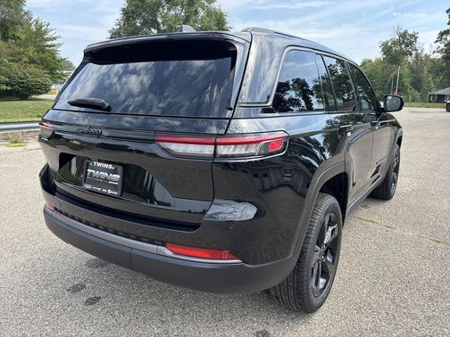 PX8 High Gloss Black 2027 Jeep Grand Cherokee Limited