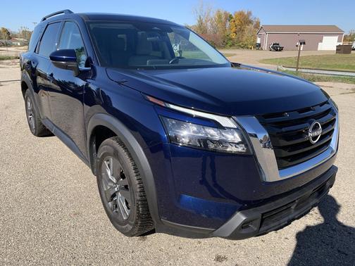 Deep Ocean Blue Pearl 2024 Nissan Pathfinder SV 4WD