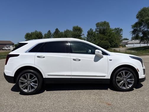 Crystal White Tricoat 2024 Cadillac XT5 Premium Luxury