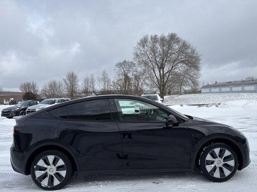 2022 Tesla Model Y Long Range Dual Motor All-Wheel Drive