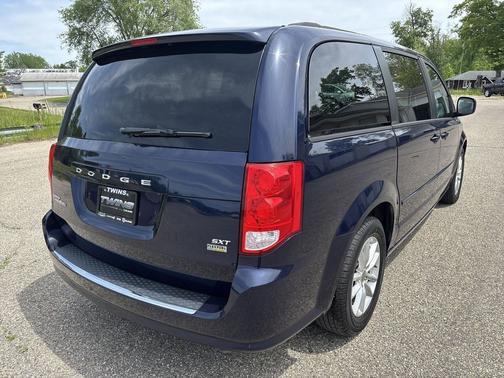 True Blue Pearlcoat 2016 Dodge Grand Caravan SXT