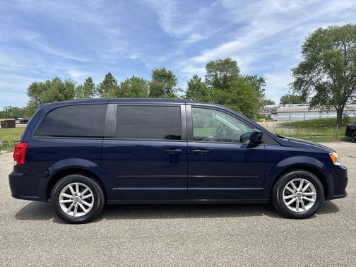 True Blue Pearlcoat 2016 Dodge Grand Caravan SXT