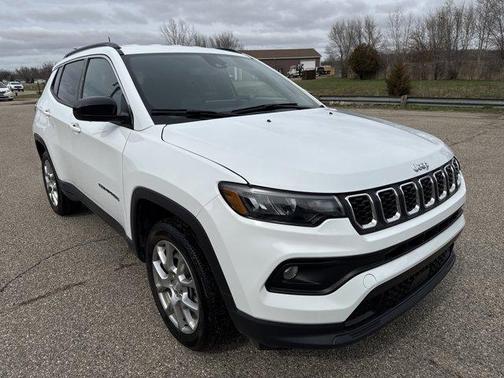 Bright White Clearcoat 2024 Jeep Compass Latitude Lux