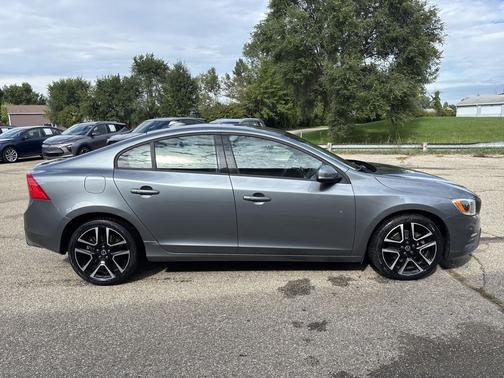 Osmium Grey Metallic 2018 Volvo S60 T5 Dynamic