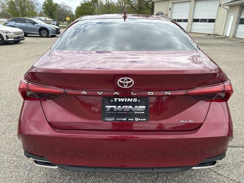 Opulent Amber 2022 Toyota Avalon XLE