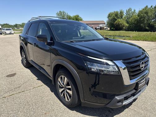 Super Black 2023 Nissan Pathfinder SL 4WD