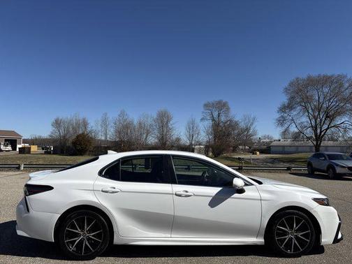 White 2022 Toyota Camry SE