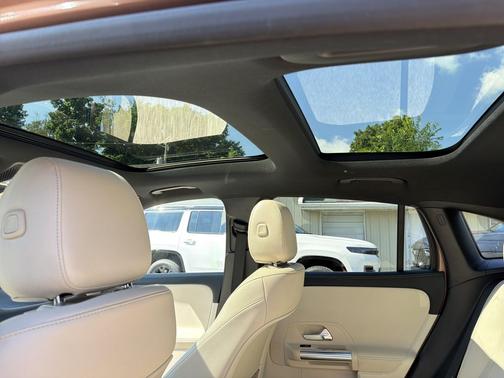 Rose Gold Metallic 2022 Mercedes-Benz GLA 250 4MATIC