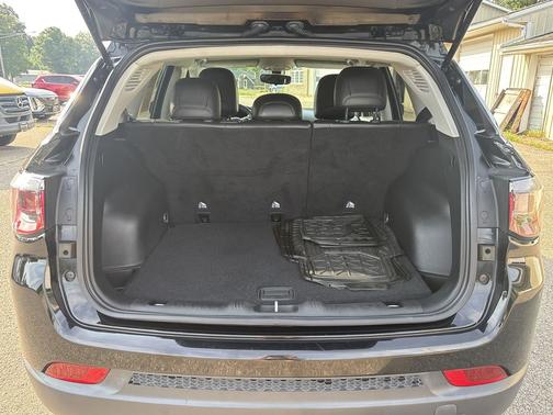 Diamond Black Crystal Pearlcoat 2021 Jeep Compass Latitude