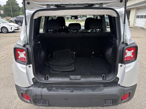 Glacier Metallic Clearcoat 2019 Jeep Renegade Sport