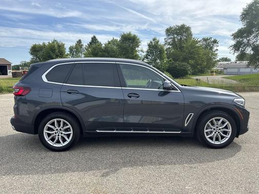 Arctic Grey Metallic 2022 BMW X5 xDrive40i