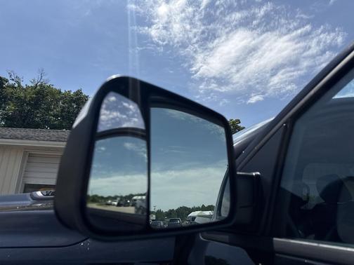Diamond Black Crystal Pearlcoat 2022 RAM 1500 Sport