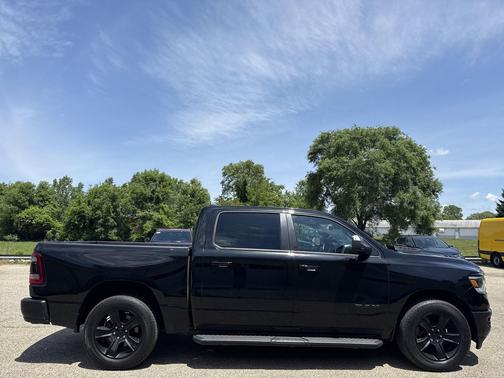 Diamond Black Crystal Pearlcoat 2022 RAM 1500 Sport