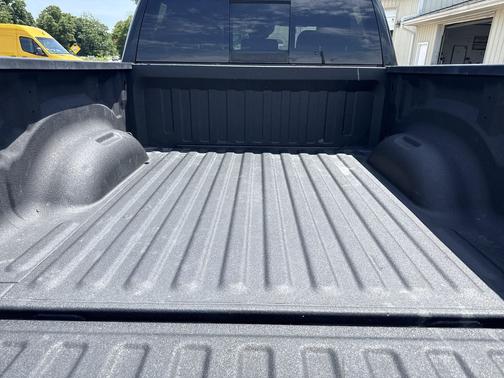 Diamond Black Crystal Pearlcoat 2022 RAM 1500 Sport