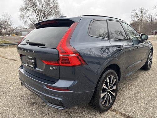 2024 Volvo XC60 B5 Plus Dark Theme
