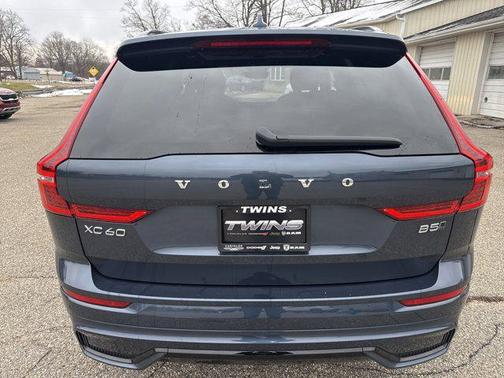 2024 Volvo XC60 B5 Plus Dark Theme