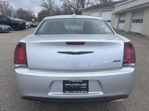 2021 Chrysler 300 Touring