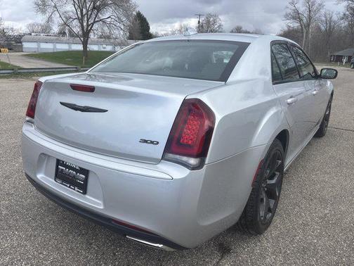 2021 Chrysler 300 Touring