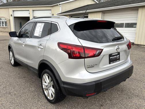 Brilliant Silver Metallic 2019 Nissan Rogue Sport SV