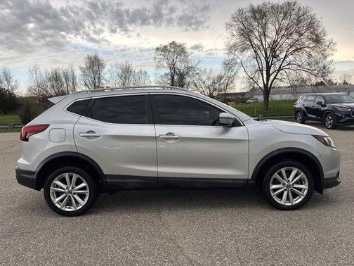Brilliant Silver Metallic 2019 Nissan Rogue Sport SV