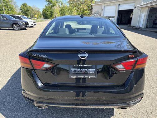 Super Black 2023 Nissan Altima SR FWD